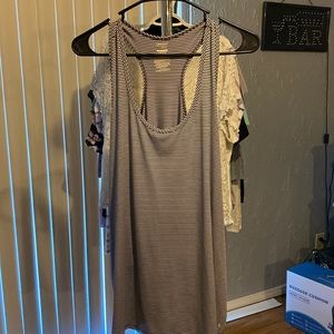 Danskin Now, semi-fitted XL (16-18)